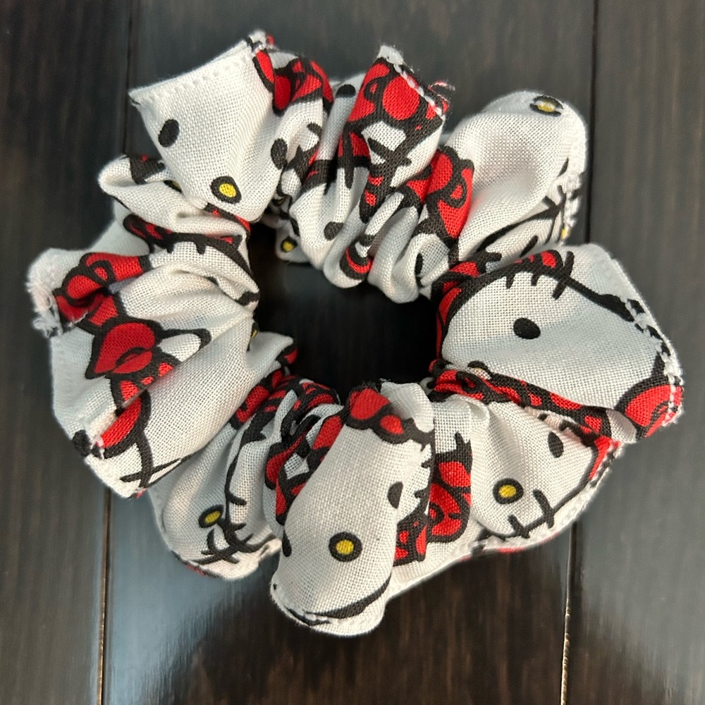 🔴⚫️🔵SCRUNCHIES FOR DAYS🔵⚫️🔴 - Picture 4 of 14